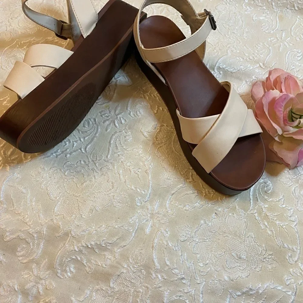 Universal Thread  leather wood Bottom  sandal -7